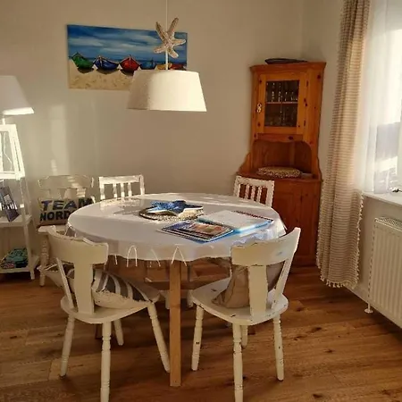 Nordseehaus Mit Piratennest Nordstrand