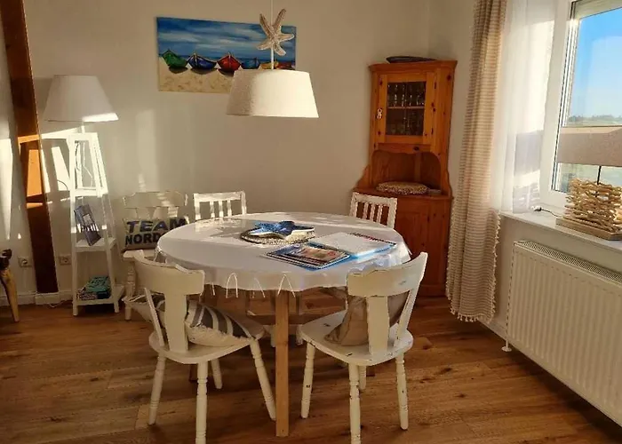 Nordseehaus Mit Piratennest Nordstrand